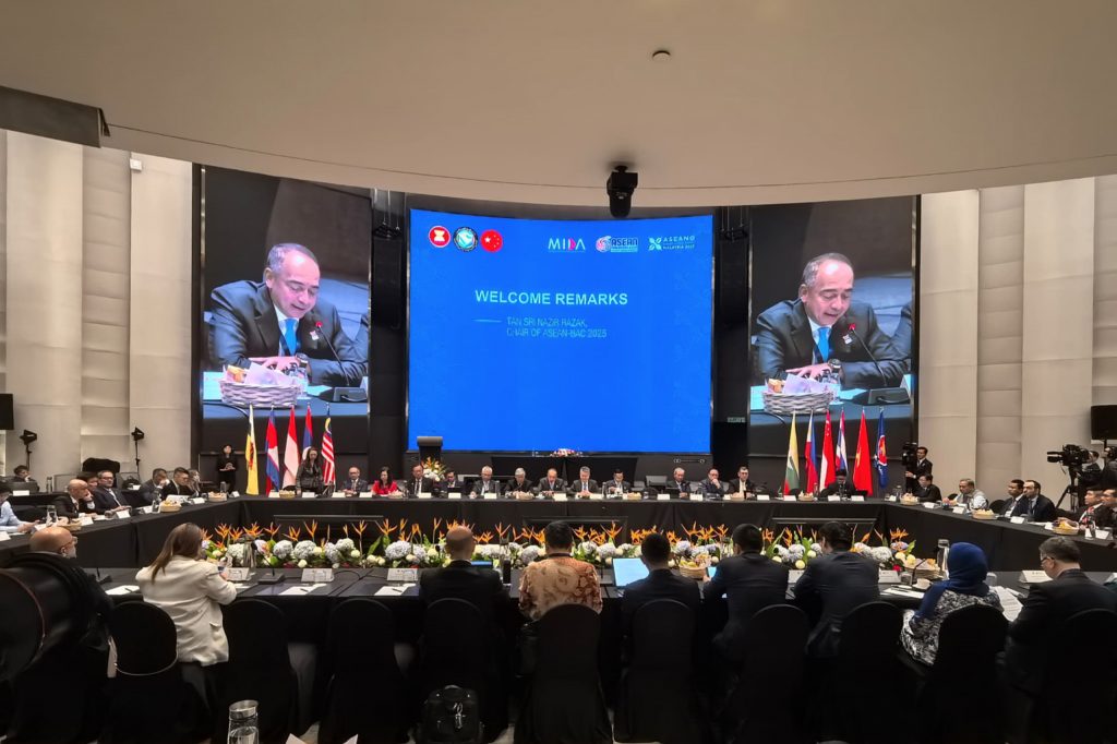 Roundtable Meeting -1024x682